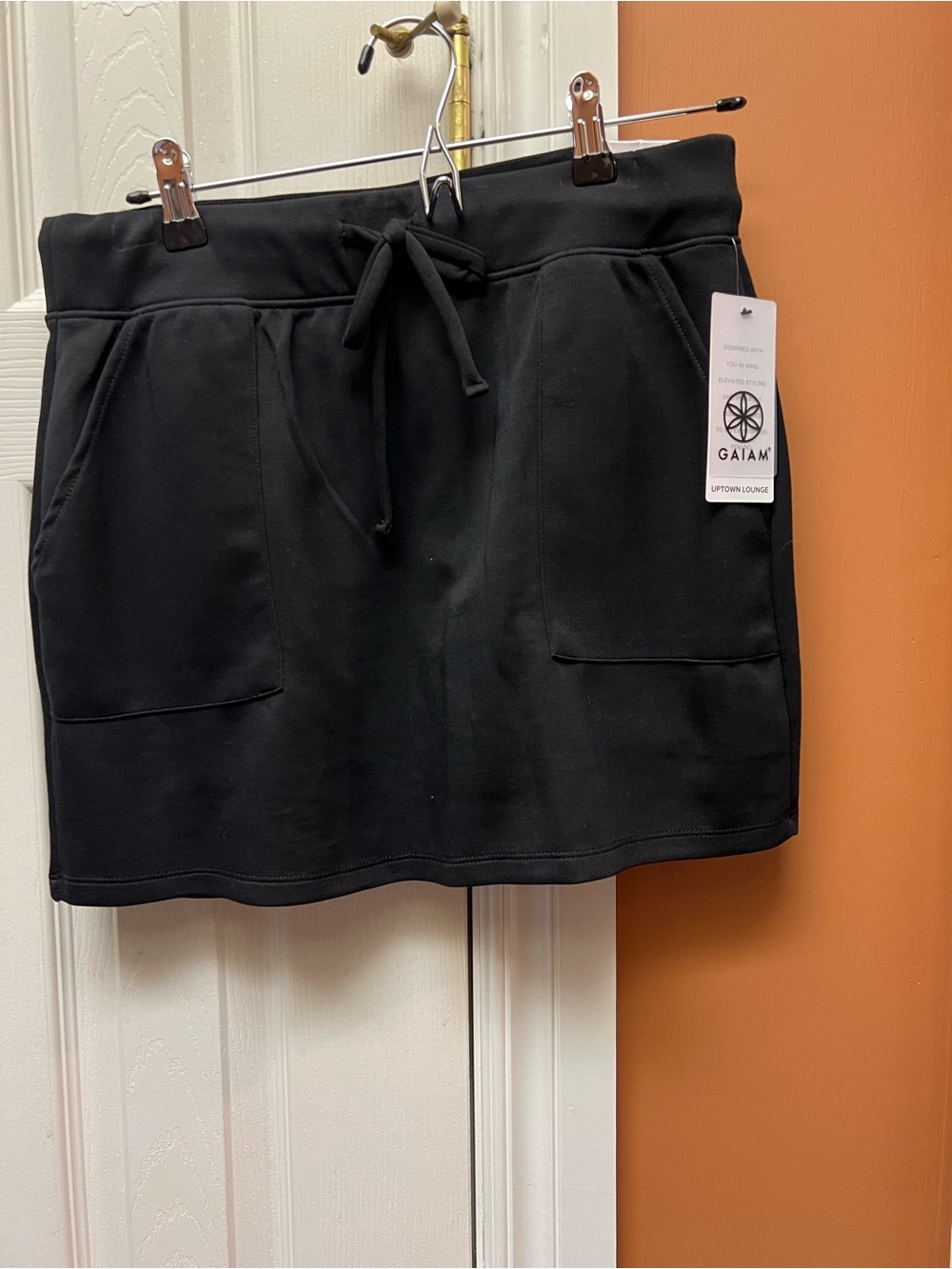 GAIAM Black Drawstring Pocket Skirt